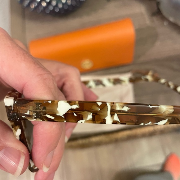 Tory Burch Tortoise and White Sunglasses - Picture 3 of 4